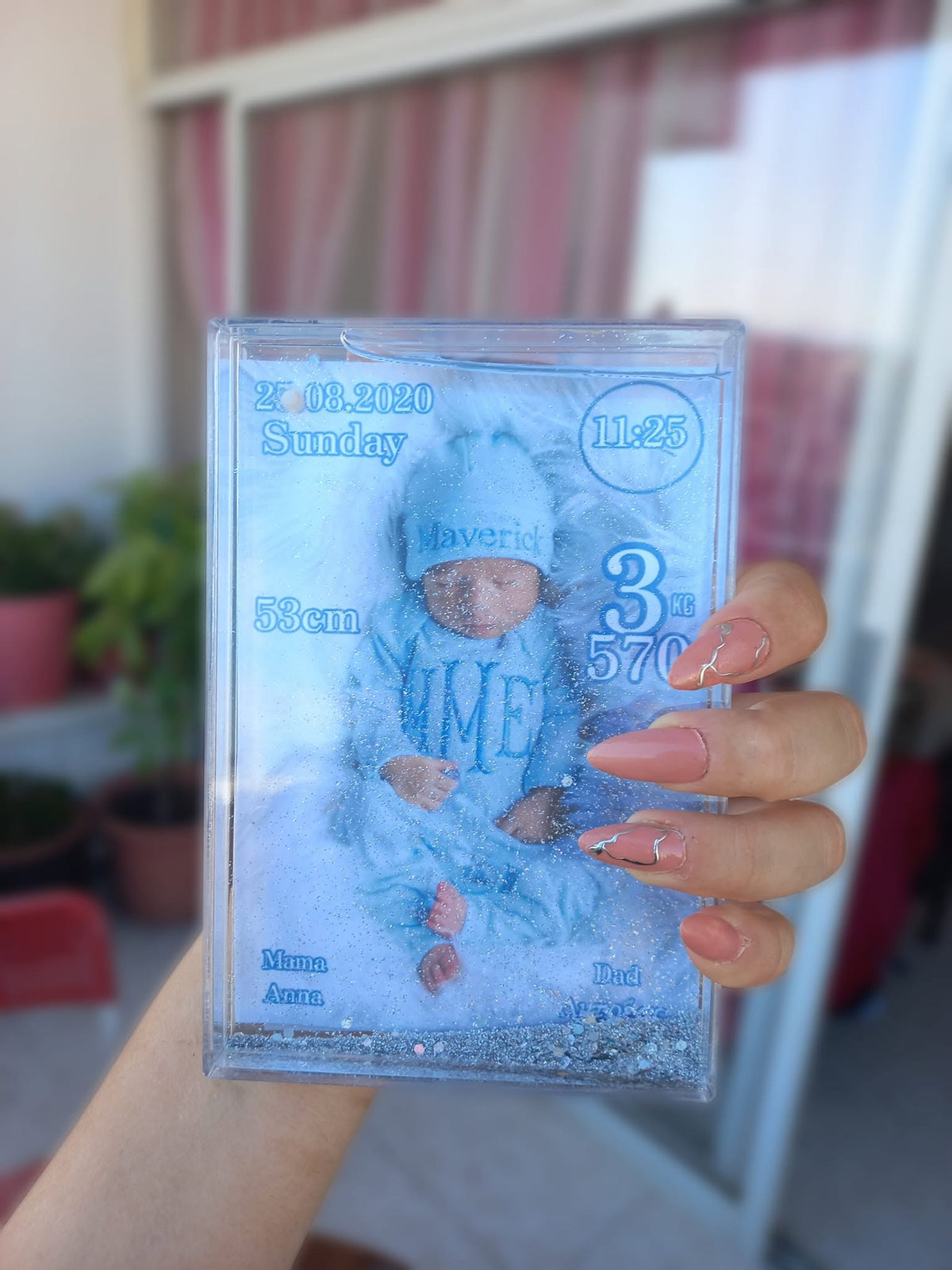 Water frame with glitter