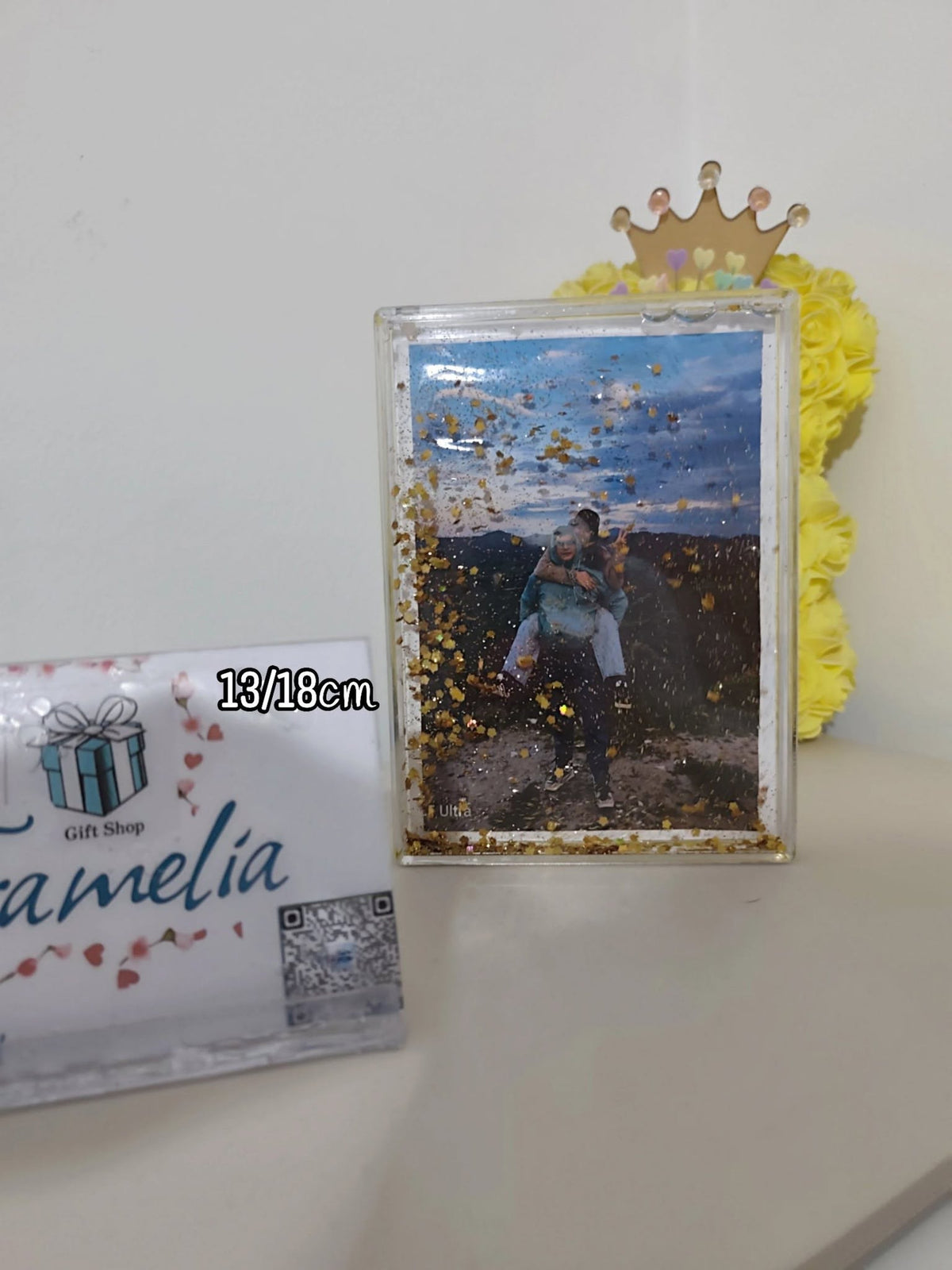 Water frame with glitter