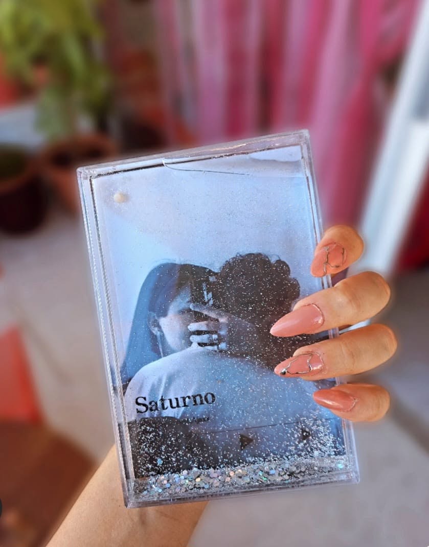 Water frame with glitter